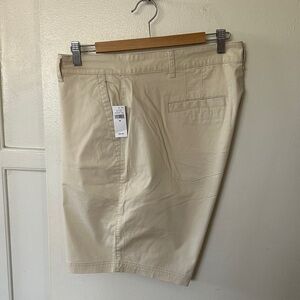GAP Factory - Women's Cream 9” Bermuda Shorts. Size 20.